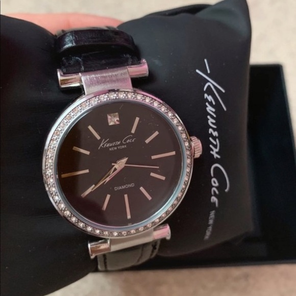 Black Leather Kenneth Cole Watch - Picture 2 of 3